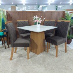 Sala de Jantar com Tampo de MDF Laqueado sem Vidro com 4 Cadeiras